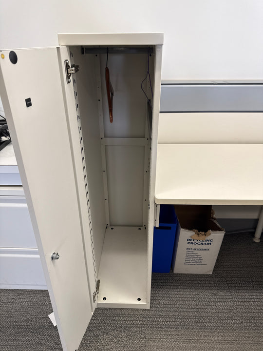 U-Shape Reception Desk w/Wardrobe and BBF (Reversible)