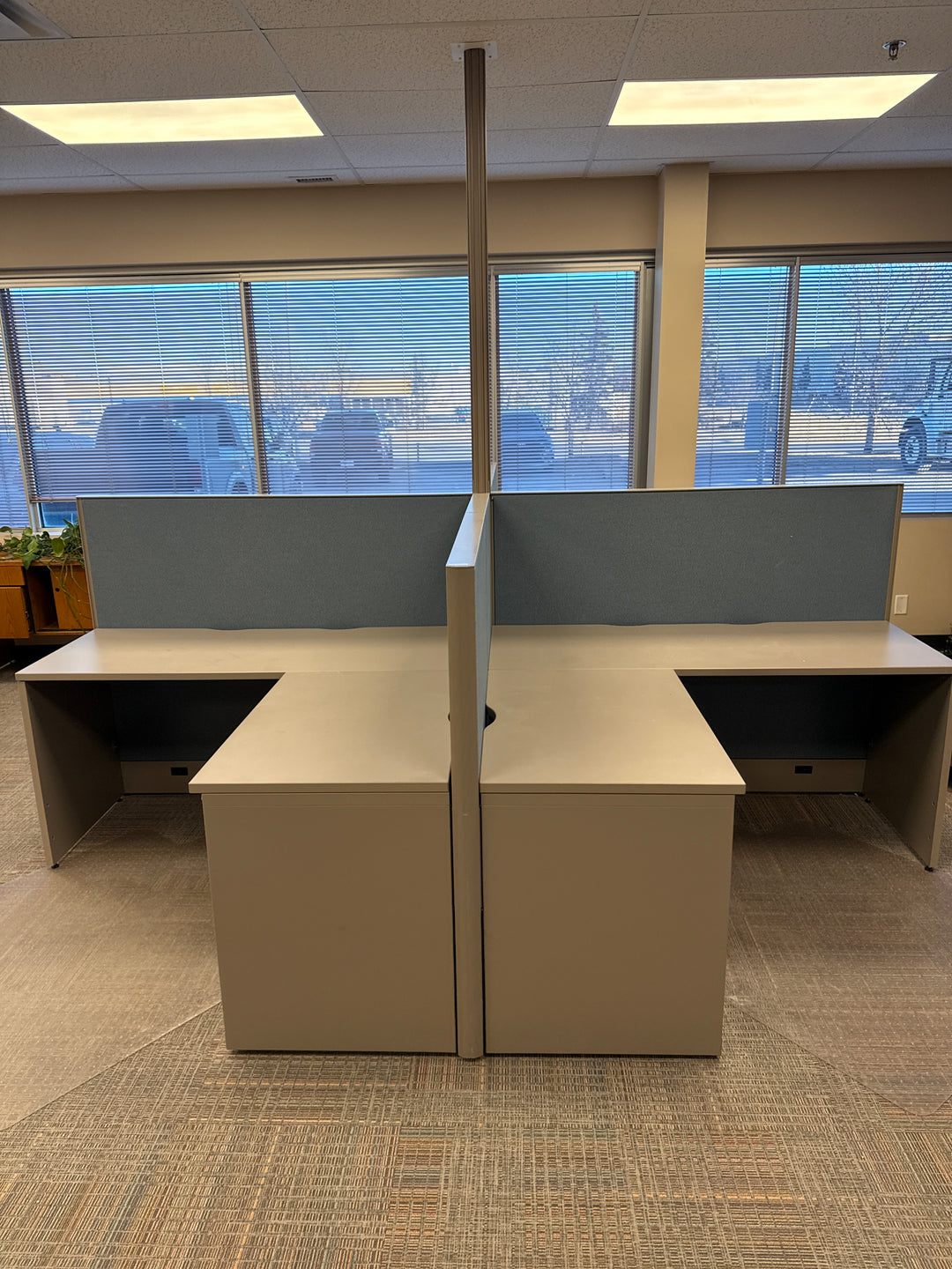 5' x 5' Boulevard 4-Pod L-Shape Workstation w/BBF Peds