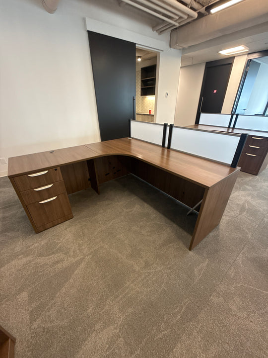 L-Shape Desk w/BBF Ped and Privacy Screen