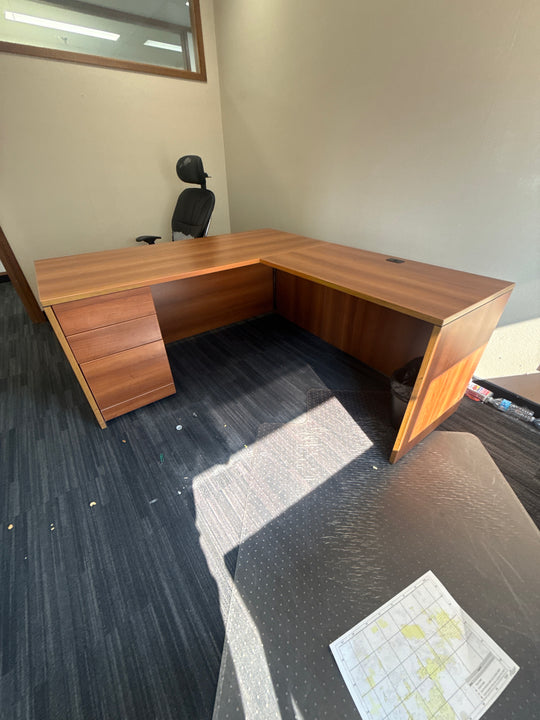 L-Shape Desk w/BBF Ped