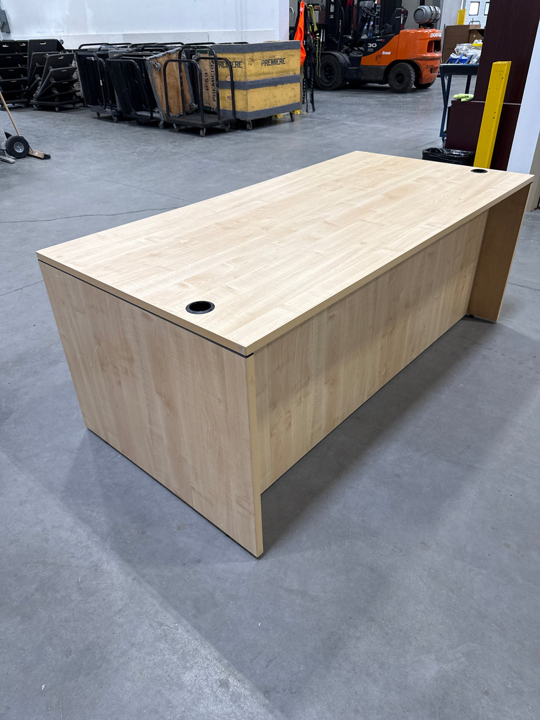 6’ Straight Desk