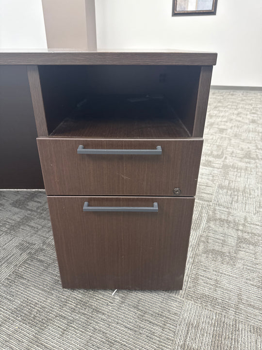 5.5’ Straight Desk w/Shelf, BF Ped