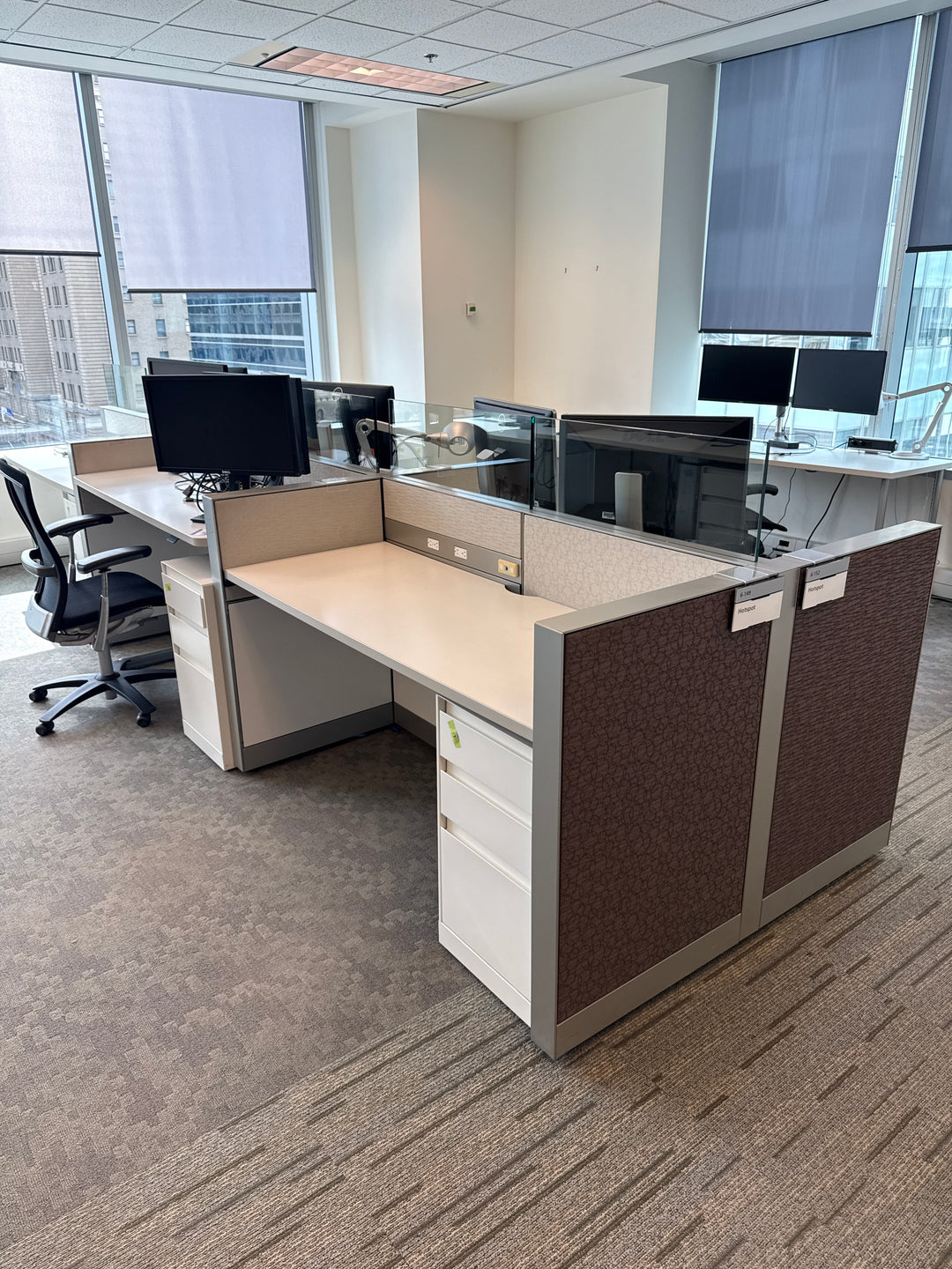 Steelcase 5’  6-Pod Touchdown Station