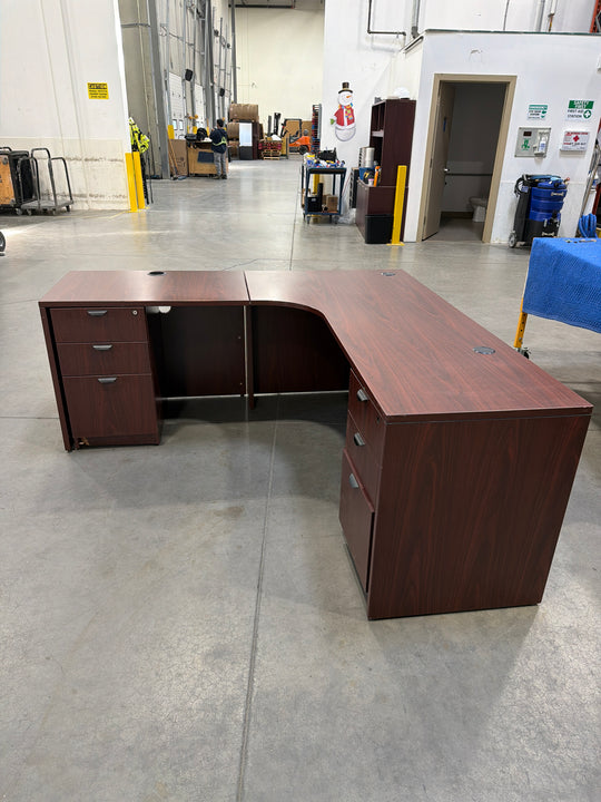 L-Shape Desk w/2 BBF Peds
