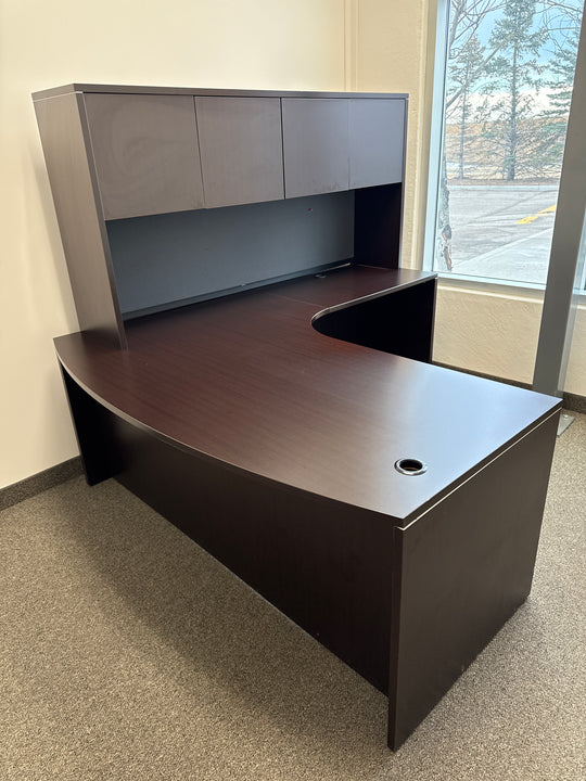 Bow Front L-Shape Desk w/Hutch and BBF Ped (Chip On Hutch Door)