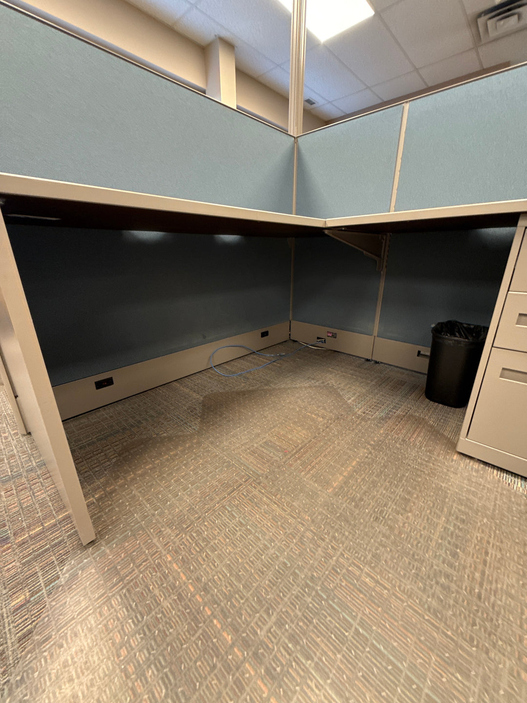 5' x 5' Boulevard 4-Pod L-Shape Workstation w/BBF Peds