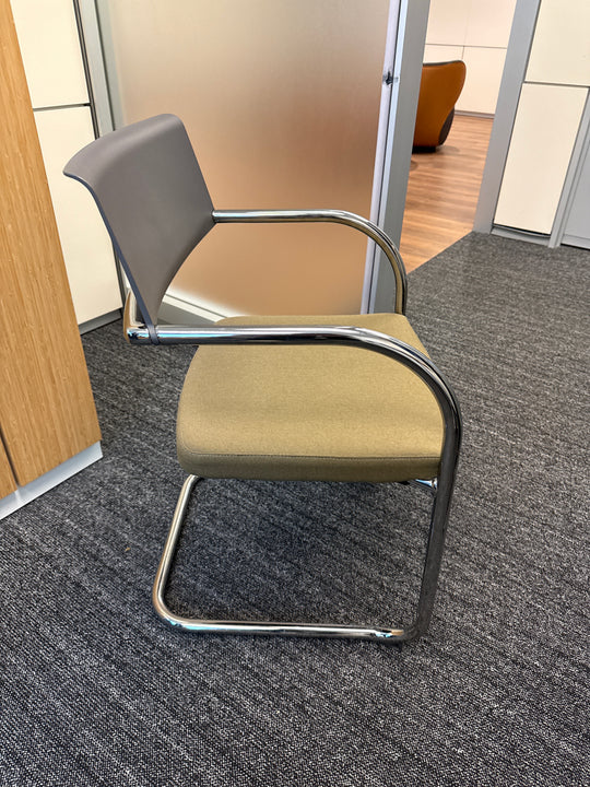 Knoll Sled Base Stacking Guest Chair