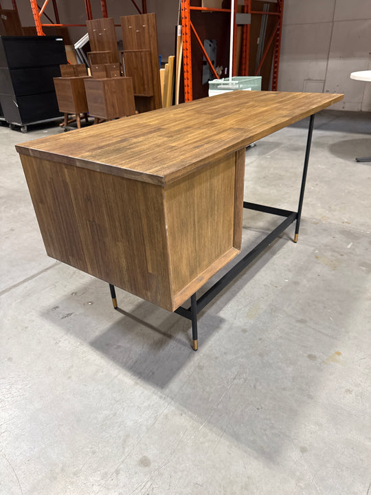 4.5’ Straight Desk w/Ped