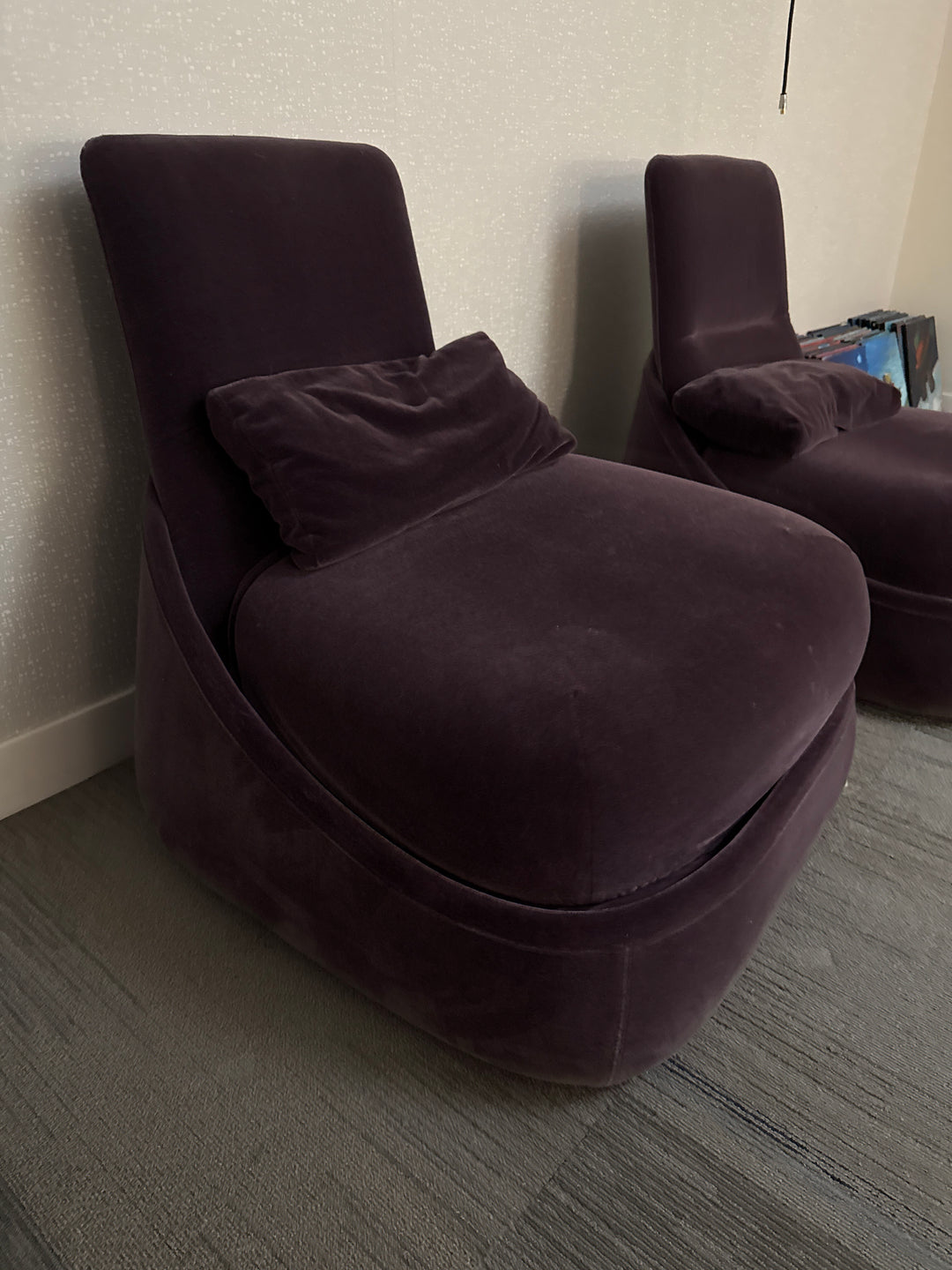 Fabric Lounge Chair w/Folding Leg Rest