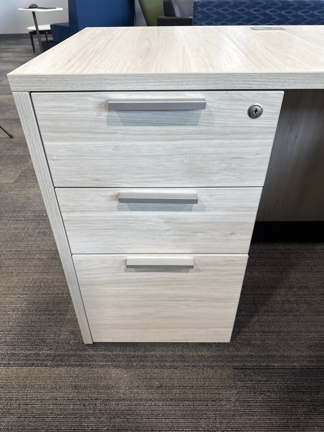 L-Shape Desk w/Half Privacy Panels and BBF Ped