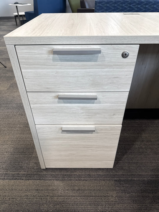 L-Shape Desk w/Half Privacy Panels and BBF Ped