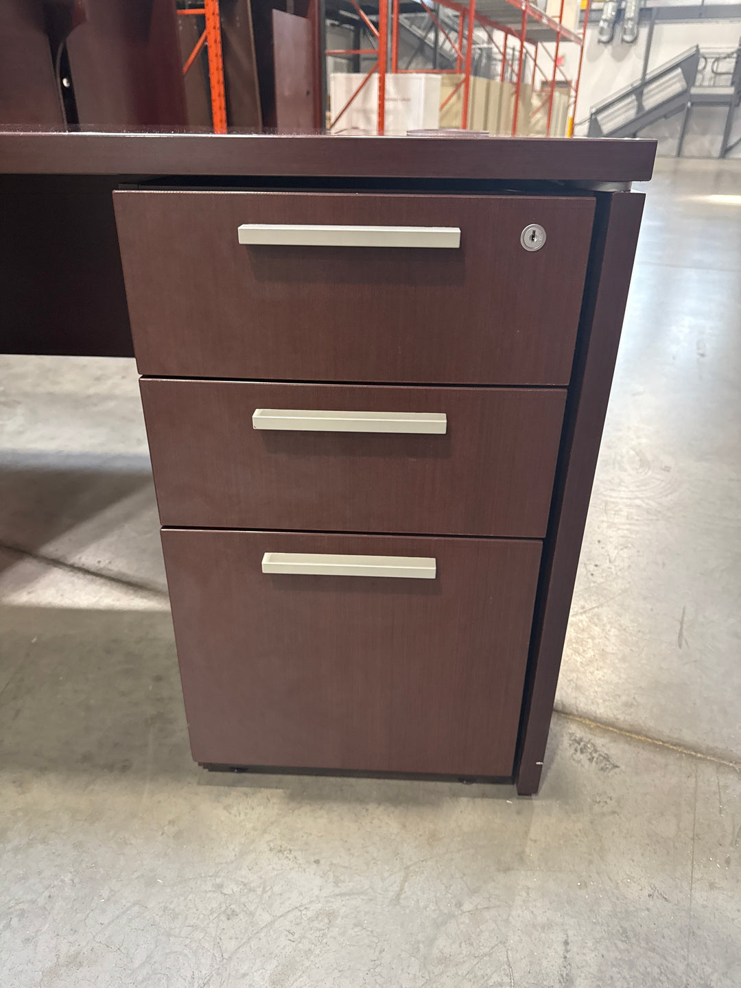 L-Shape Desk w/2 BBF Peds