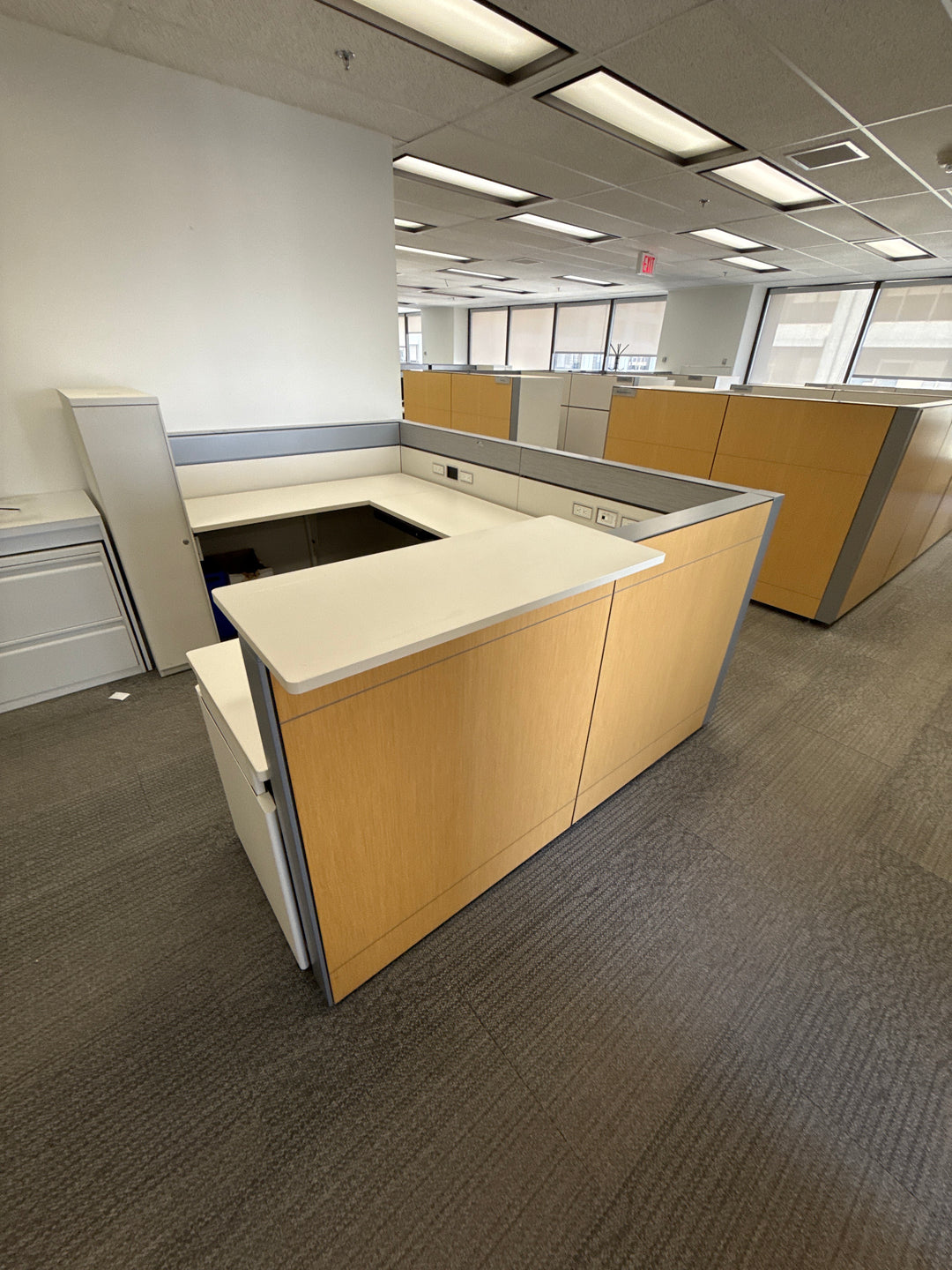 U-Shape Reception Desk w/Wardrobe and BBF (Reversible)