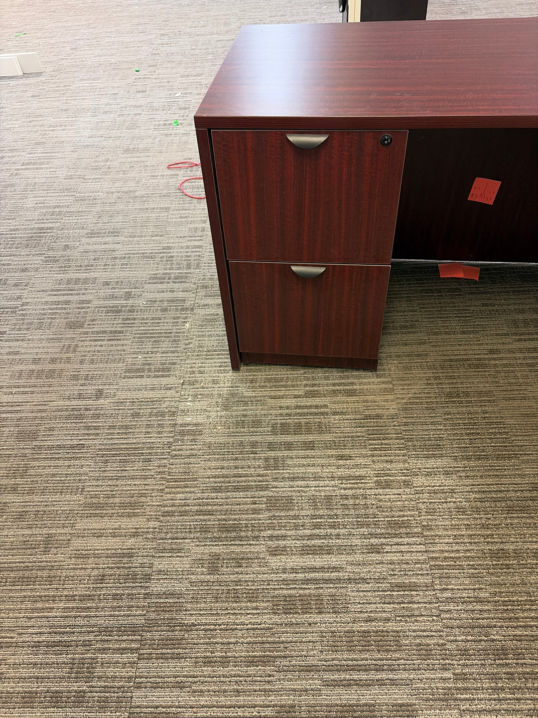 L-Shape Desk w/BBF, FF Peds