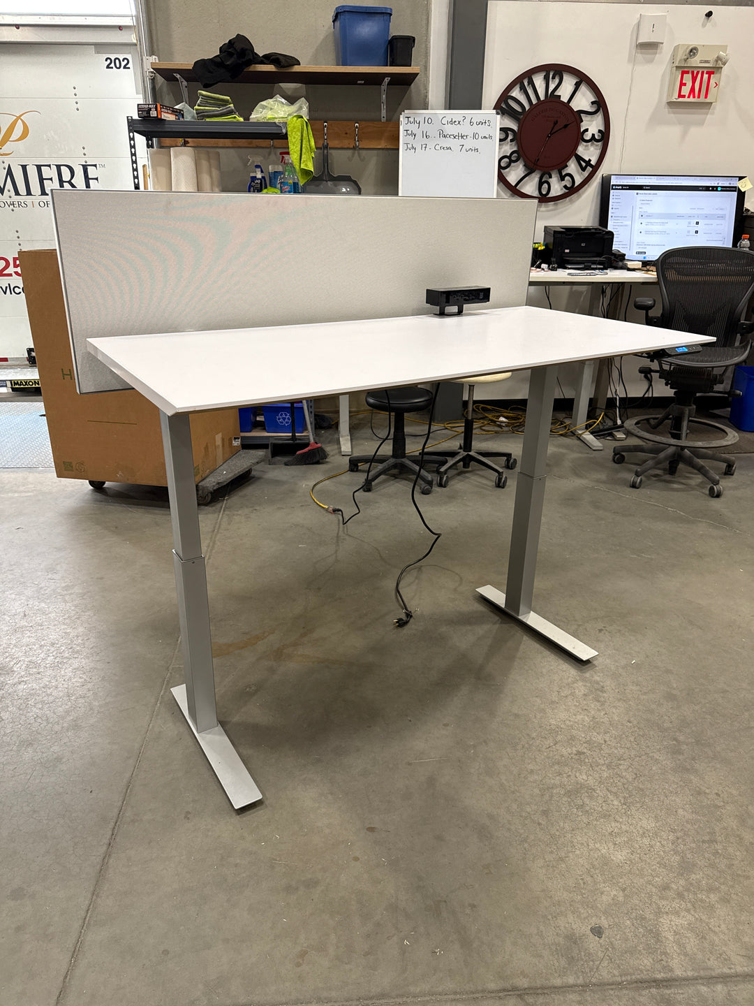 5’ Electronic Sit Stand Desk w/Privacy Panel and Electrical