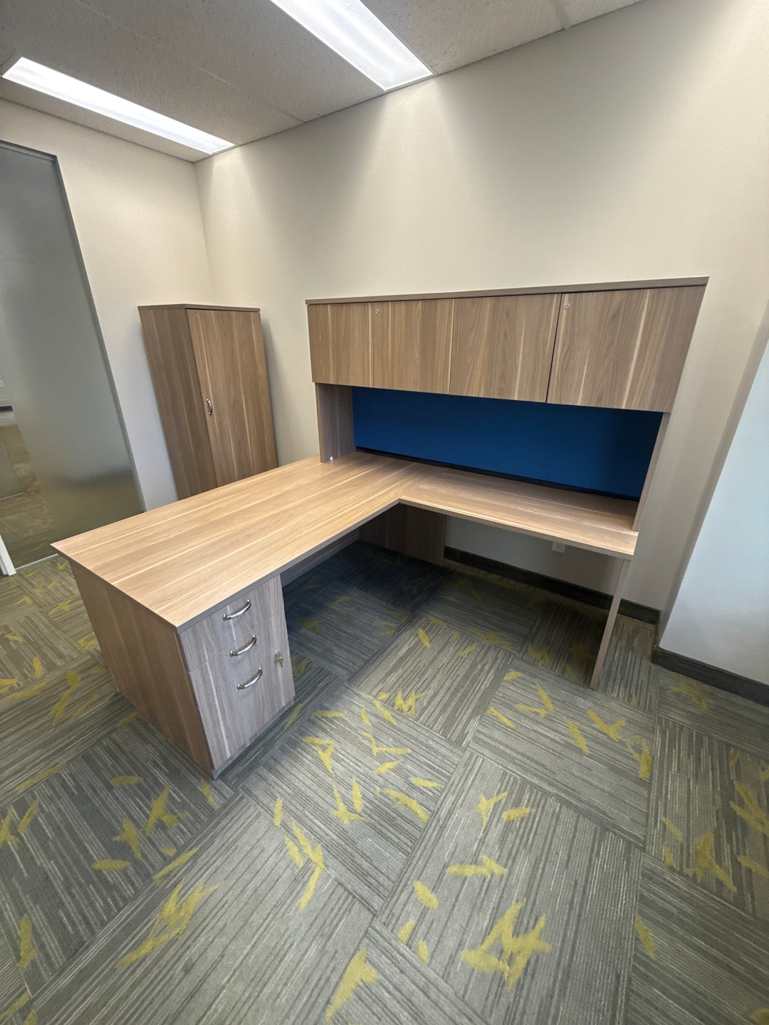 Steelcase L-Shape Desk w/Hutch, BBF Ped