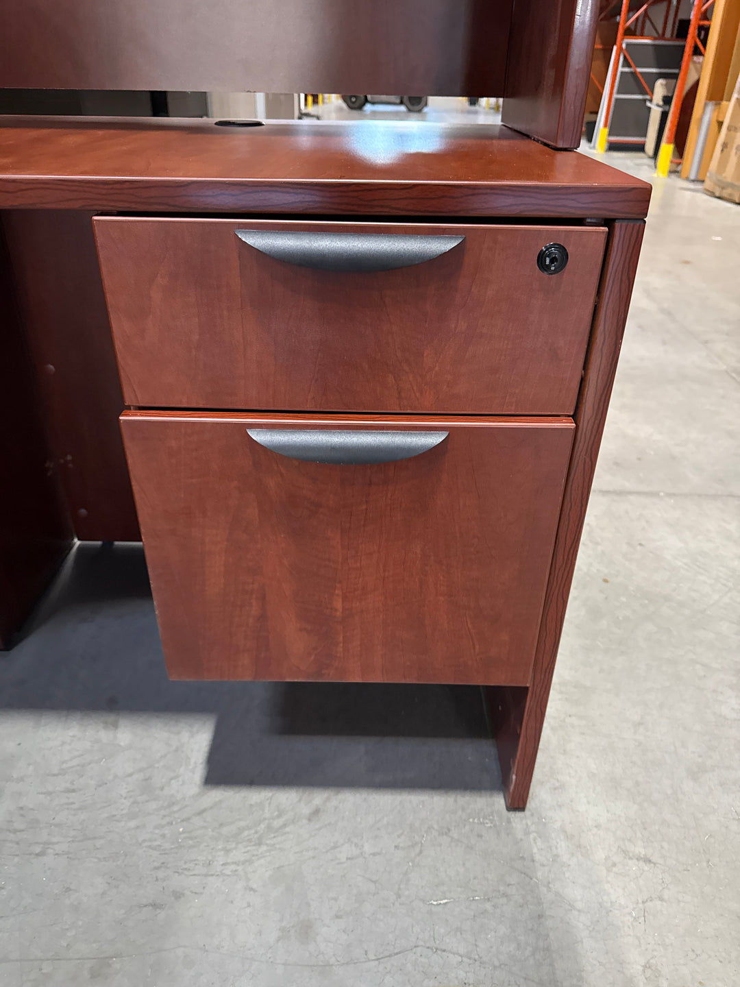 L-Shape Desk w/Hutch, BF Ped