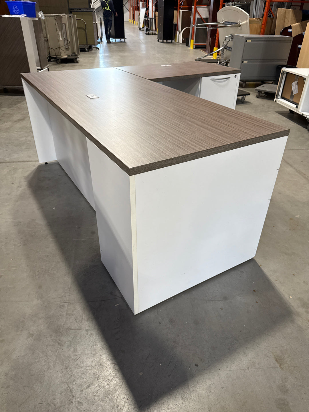 L-Shape Desk w/BBF, FF Ped