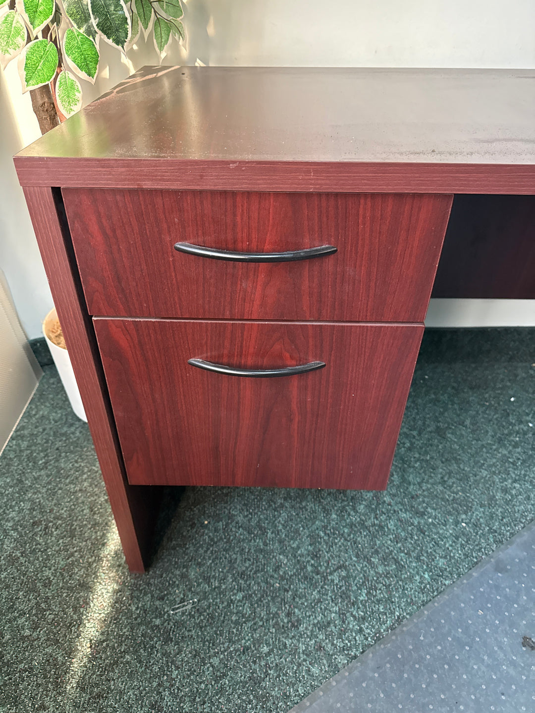 Bow Front L-Shape Desk w/2 BF Peds