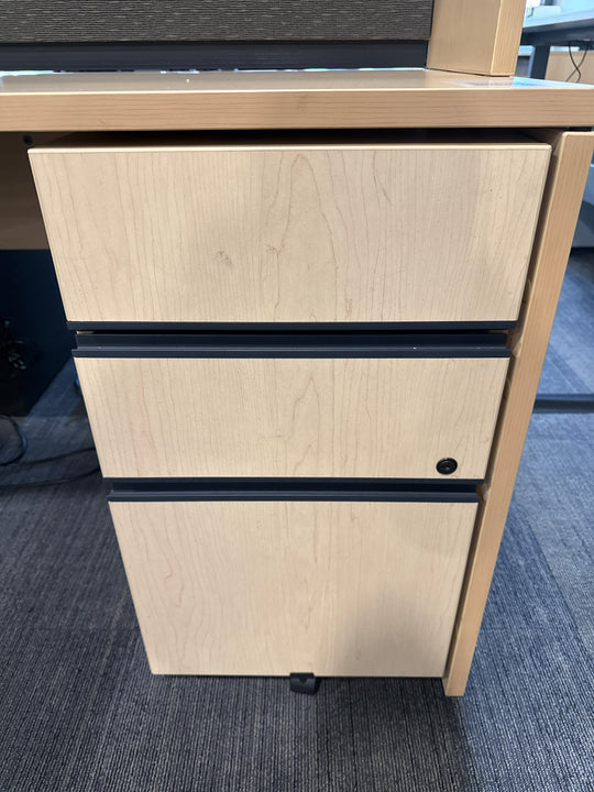 L-Shape Desk w/Hutch and BBF Ped