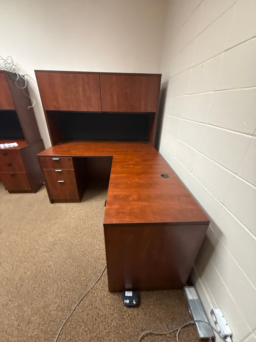 L-Shape Desk w/Hutch, BBF and FF Ped