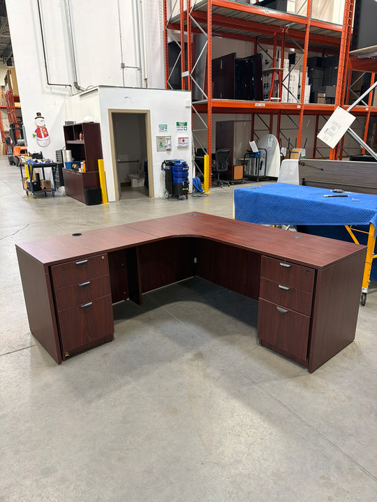 L-Shape Desk w/2 BBF Peds