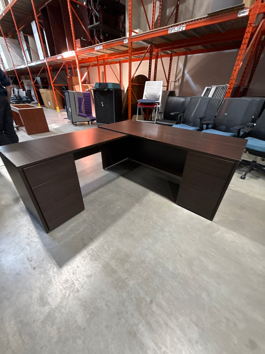 L-Shape Desk w/2 BBF Peds