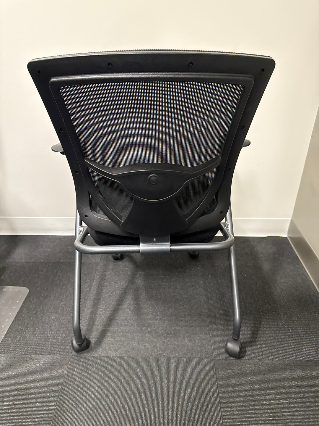 Mobile Mesh Back Nesting Guest Chair