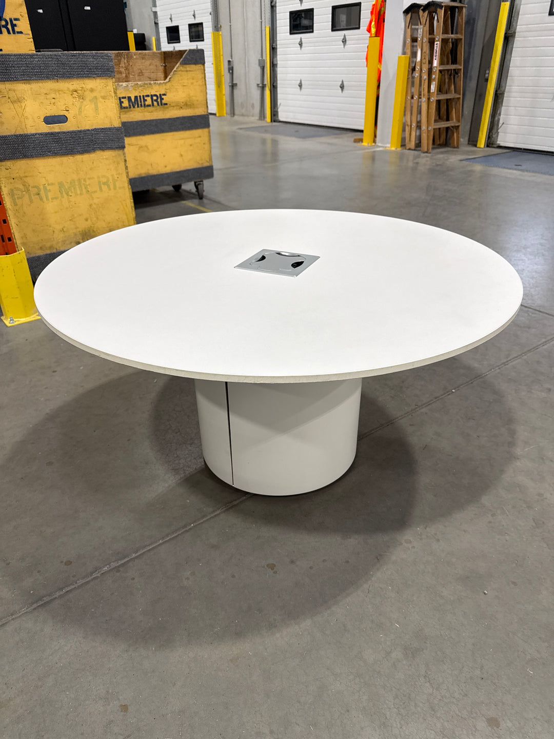44” Round Coffee Table w/Electrical