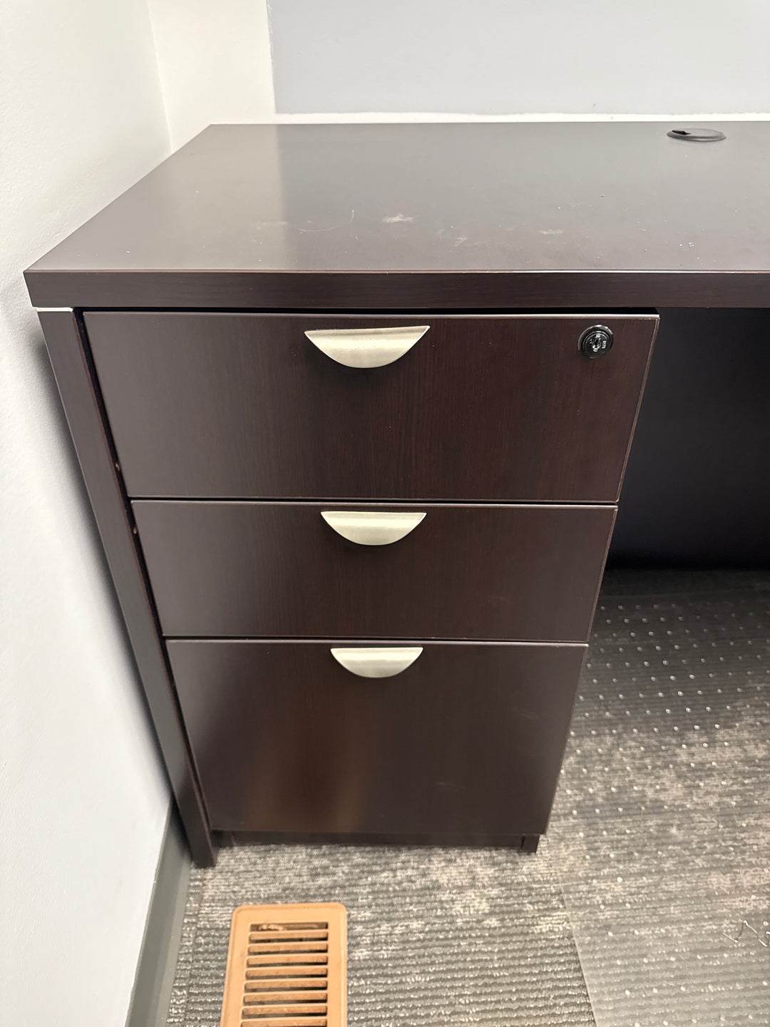 L-Shape Desk w/BBF Ped