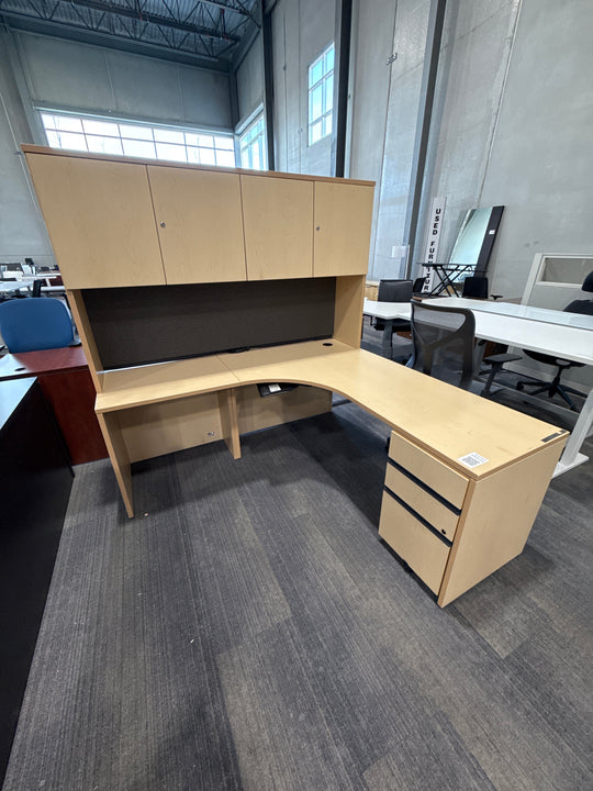 L-Shape Desk w/Hutch and BBF Ped