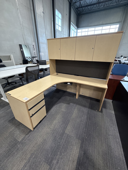 L-Shape Desk w/Hutch and BBF Ped