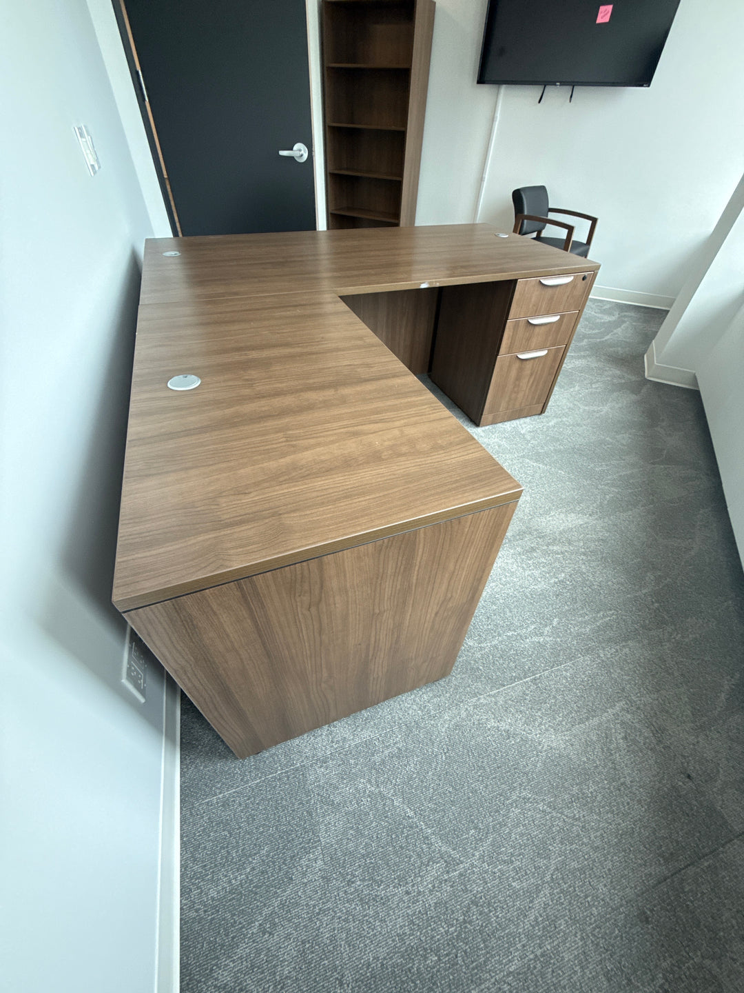 L-Shape Desk w/BBF Ped