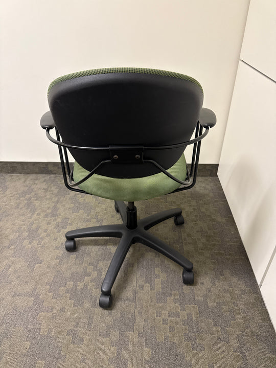 Steelcase Uno Meeting Chair