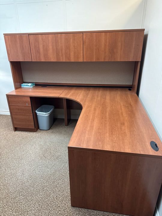 L-Shape Desk w/Hutch and 2 BBF Peds