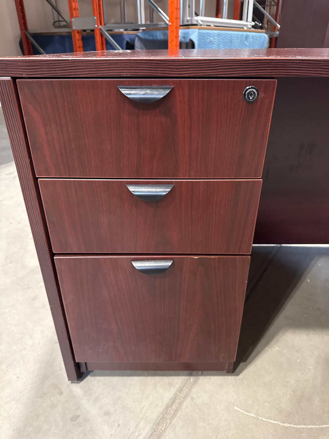 6’ Straight Desk w/BBF Ped