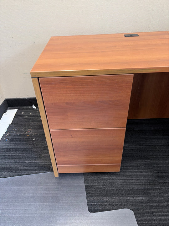 L-Shape Desk w/BBF, FF Peds