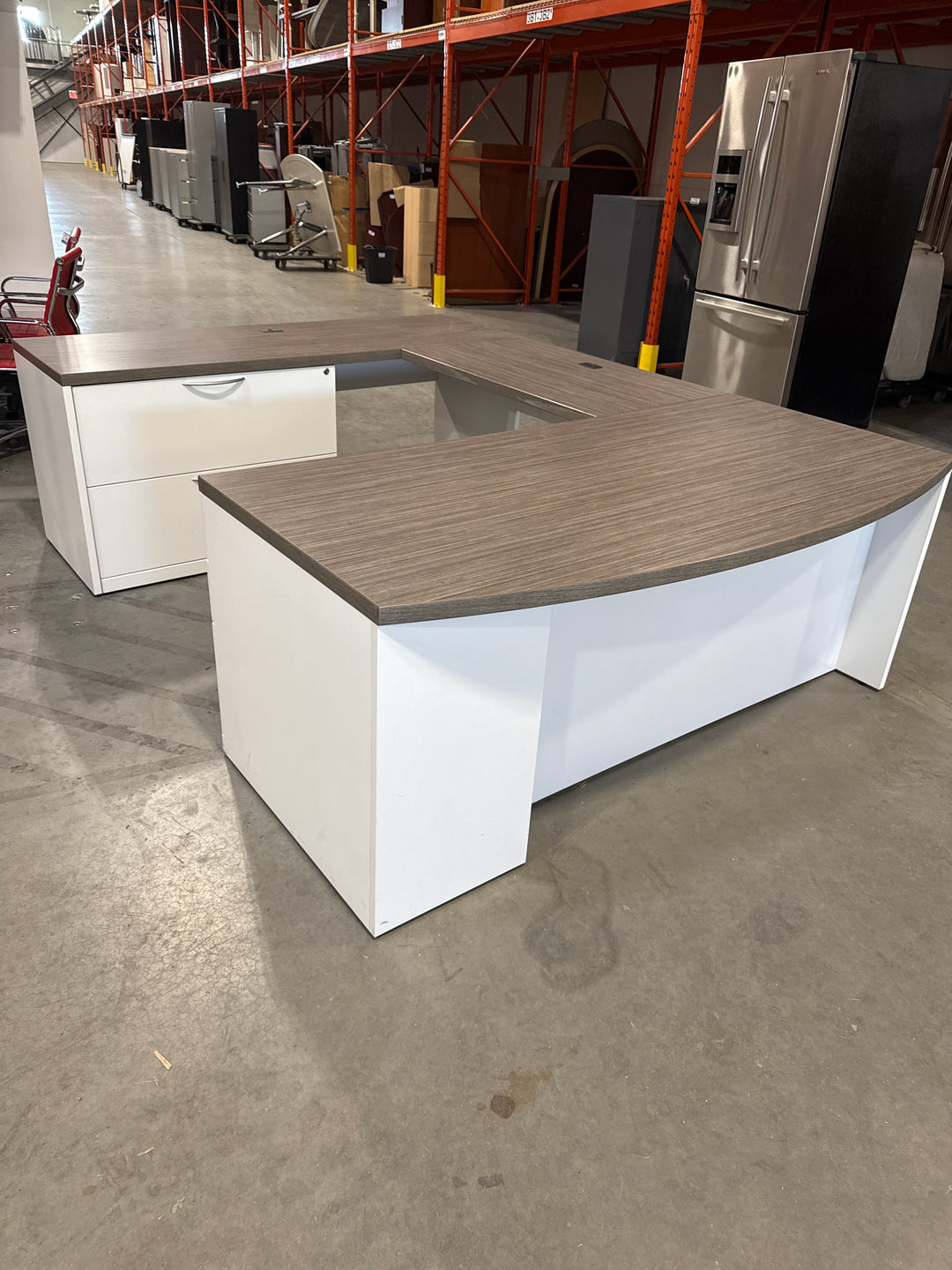U-Shape Desk w/2-High Lat and BBF Ped