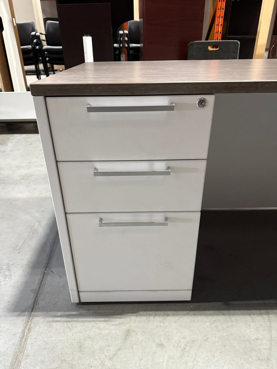 L-Shape Desk w/BBF, 2-High Lateral