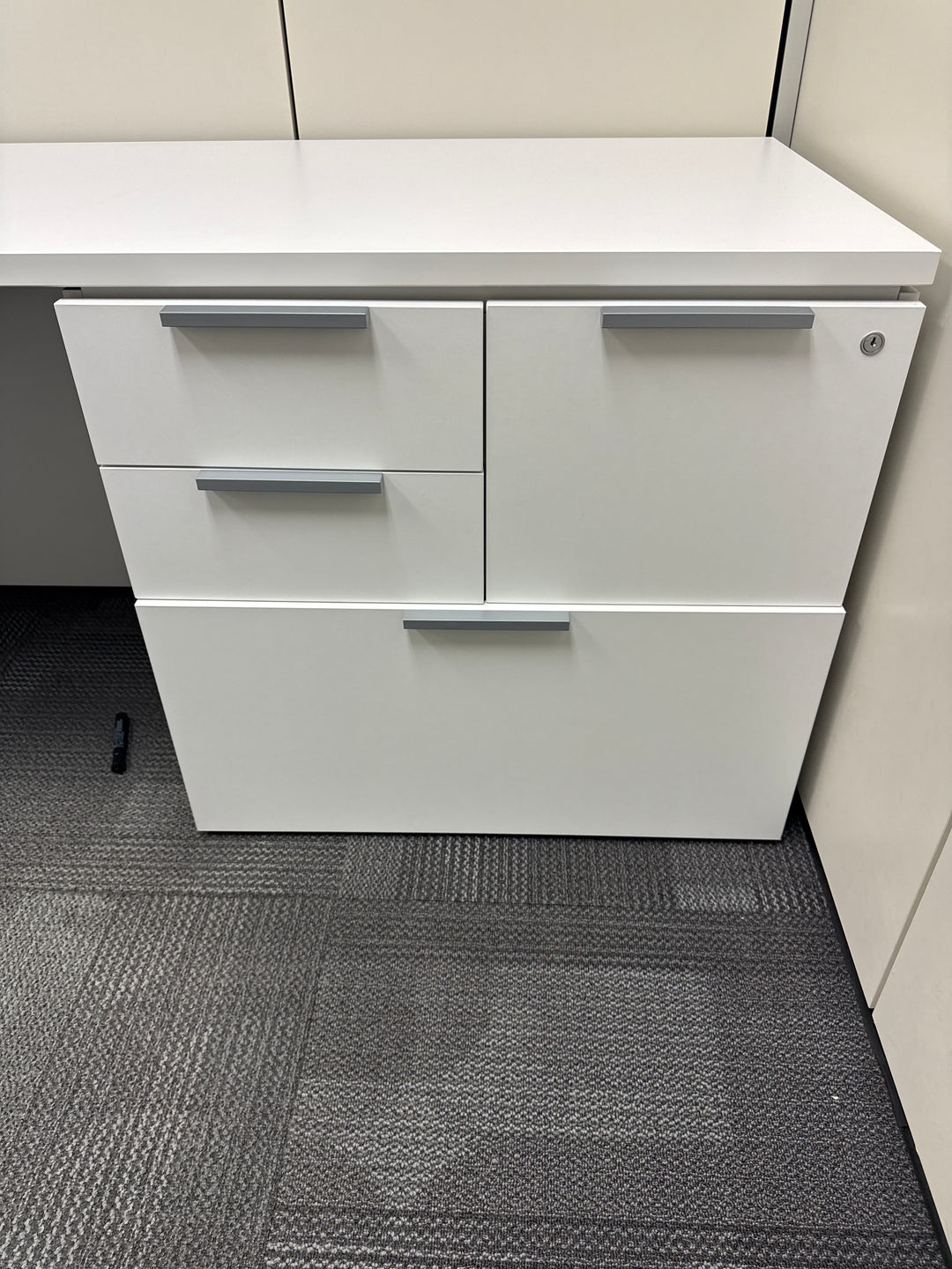 L-Shape Desk w/Sit Stand and BBFLF