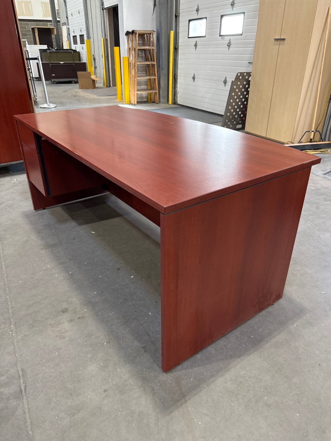 6' Straight Desk w/BF Ped