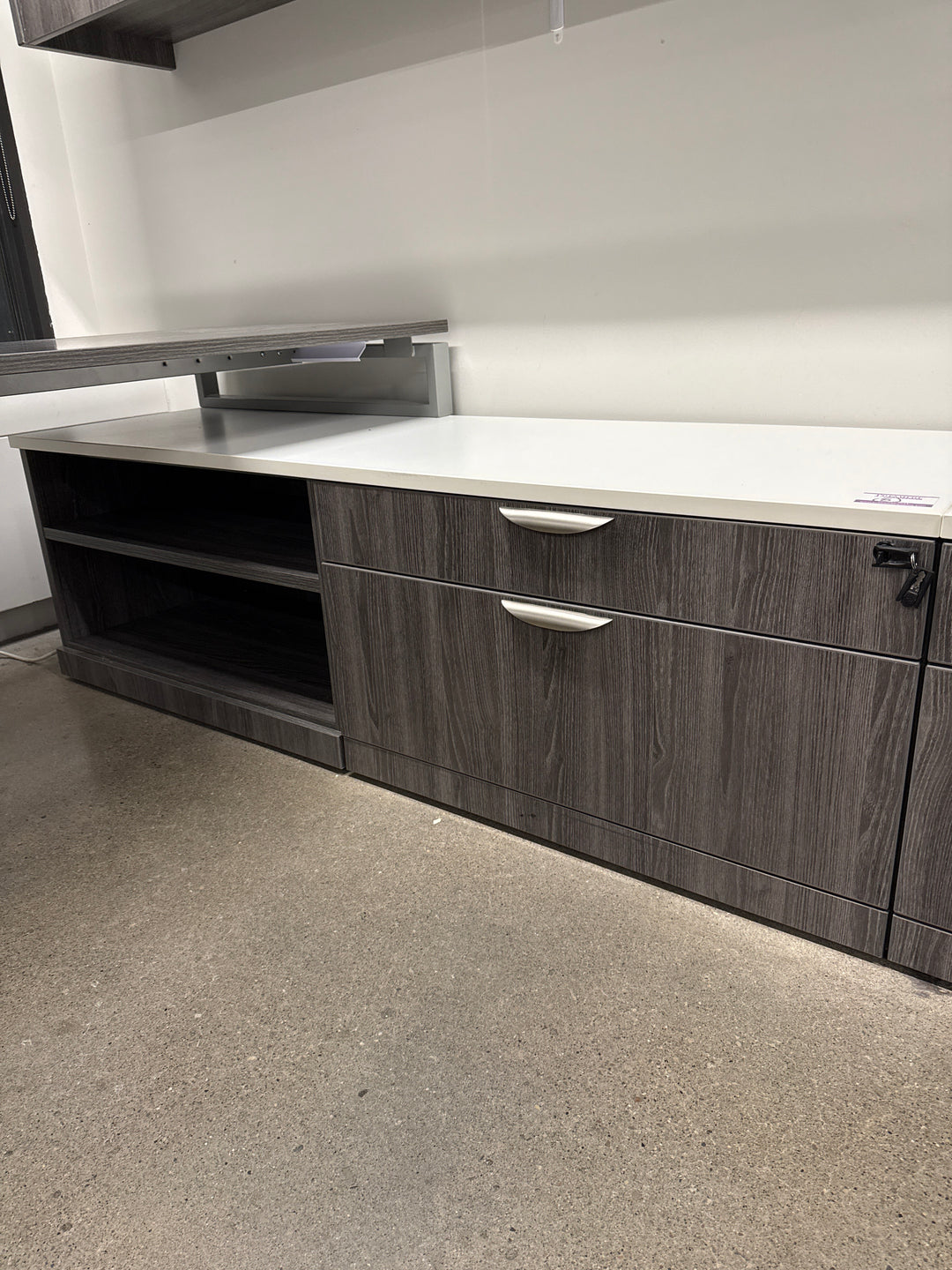 L-Shape Desk w/Lower Credenza