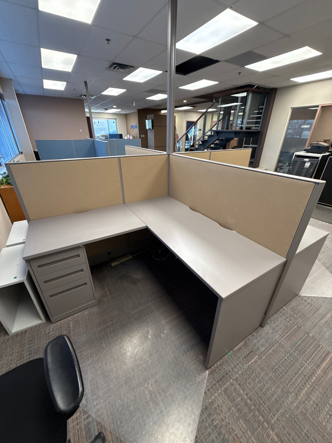 5' x 5' Boulevard 4-Pod L-Shape Workstation w/BBF Peds
