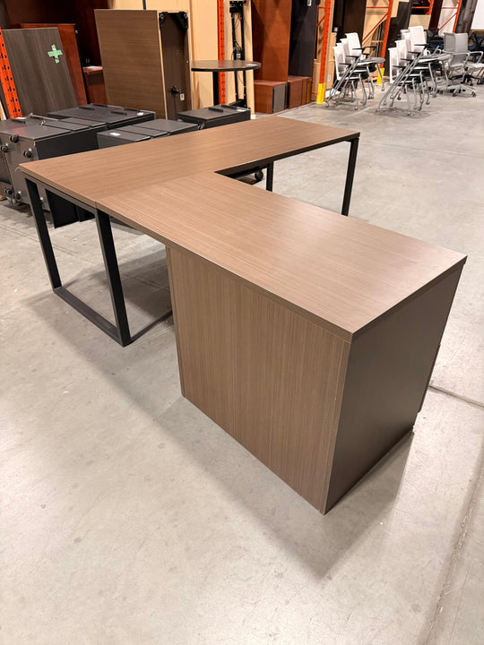 L-Shape Desk w/2-High Lat