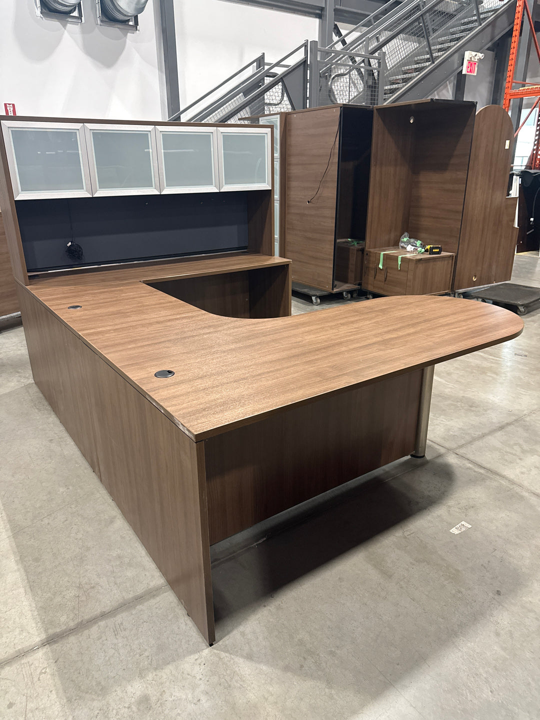 U-Shape Desk w/Hutch