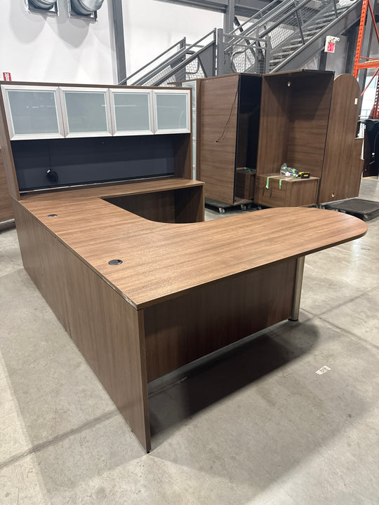 U-Shape Desk w/Hutch