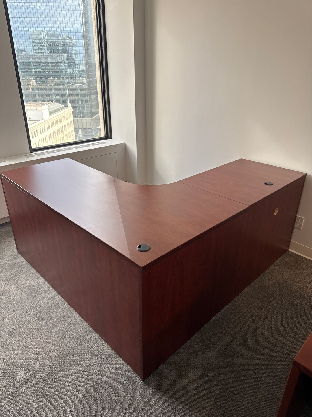 L-Shape Desk w/BBF Ped