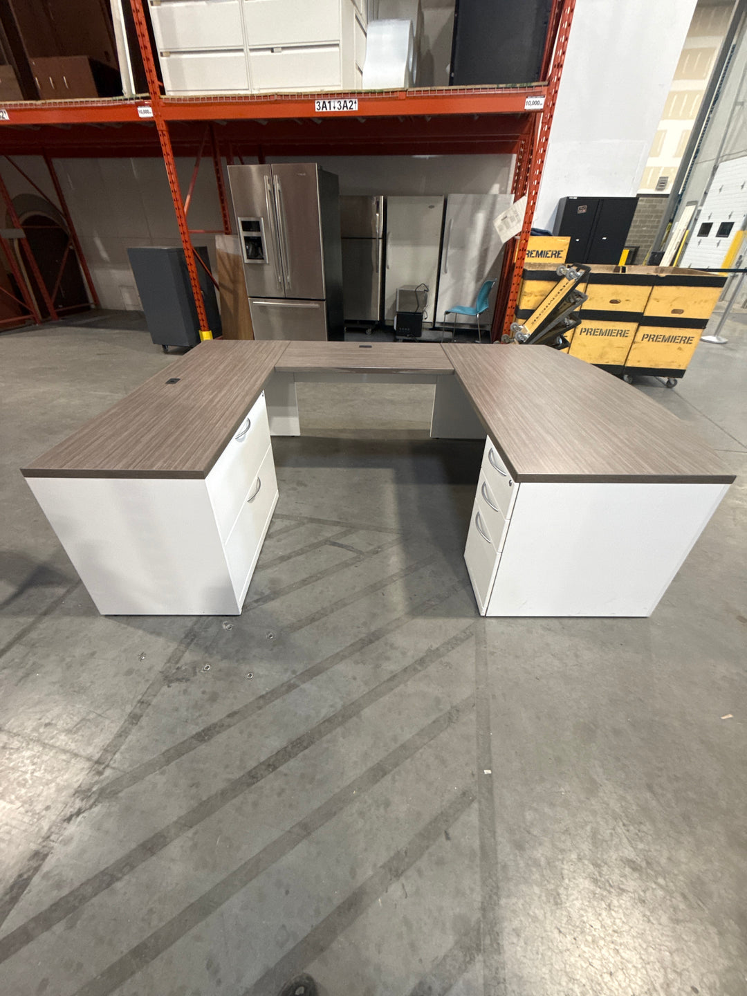 U-Shape Desk w/2-High Lat and BBF Ped