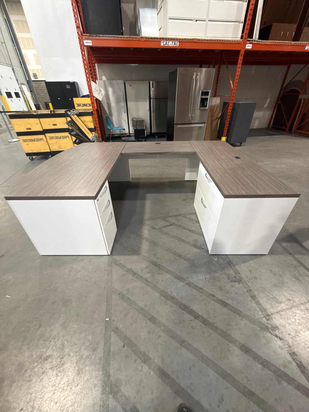 U-Shape Desk w/2-High Lat and BBF Ped