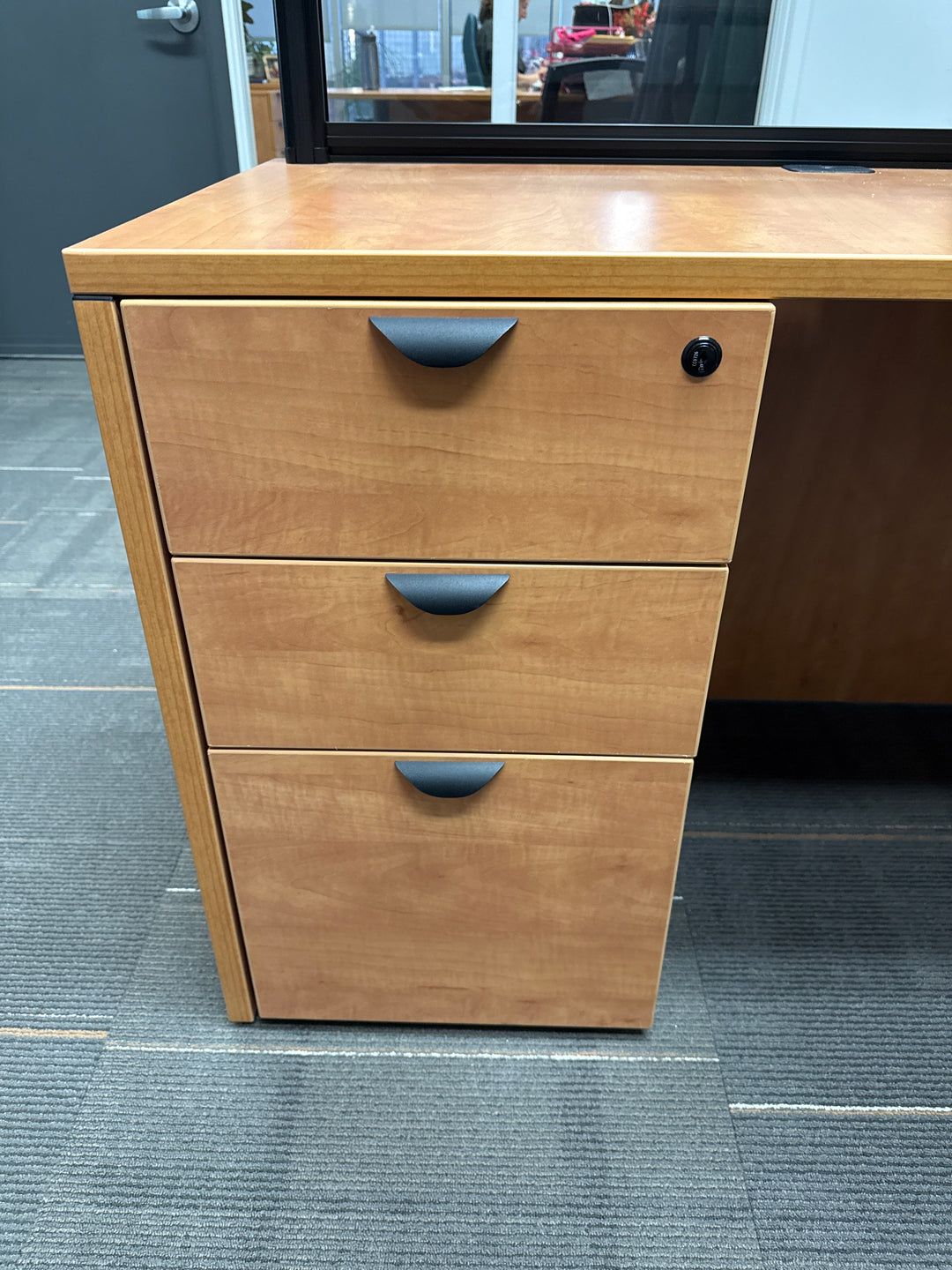 L-Shape Reception Desk w/BBF Ped